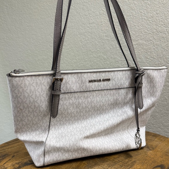 White and Grey MK Pattern Michael Kors Medium Sized Purse - Picture 1 of 10